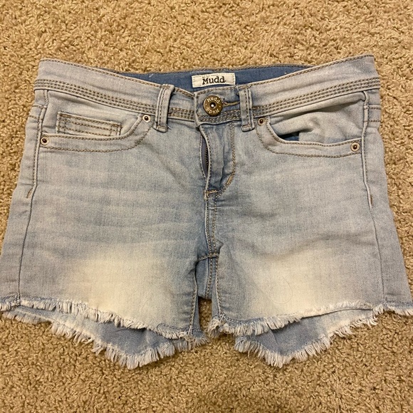 Junior’s Light Wash Denim Frayed Short Shorts - Picture 1 of 2